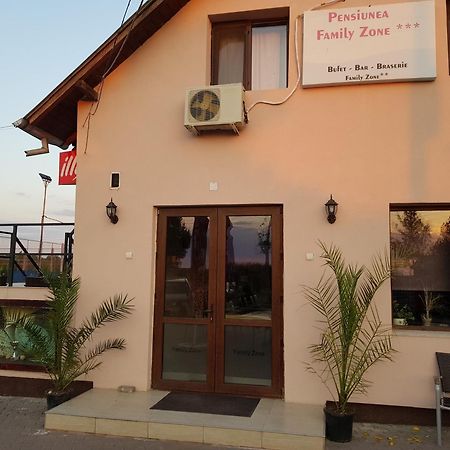 Pensiunea Family Zone Rosiori de Vede Экстерьер фото
