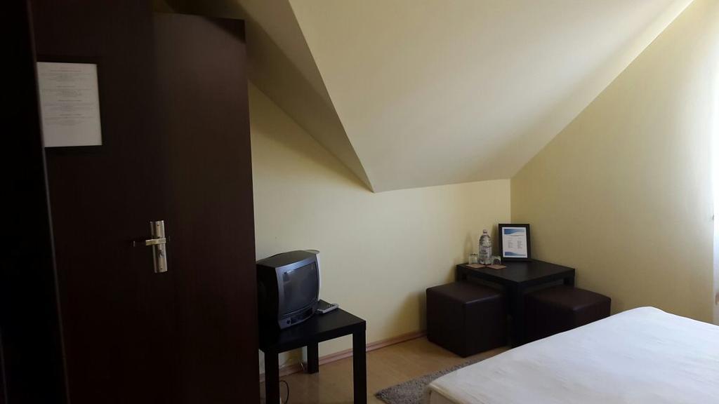 Pensiunea Family Zone Rosiori de Vede Экстерьер фото