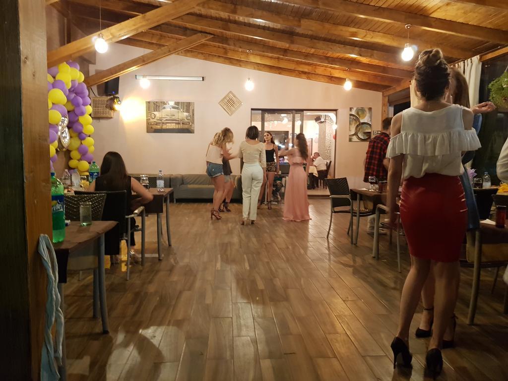 Pensiunea Family Zone Rosiori de Vede Экстерьер фото